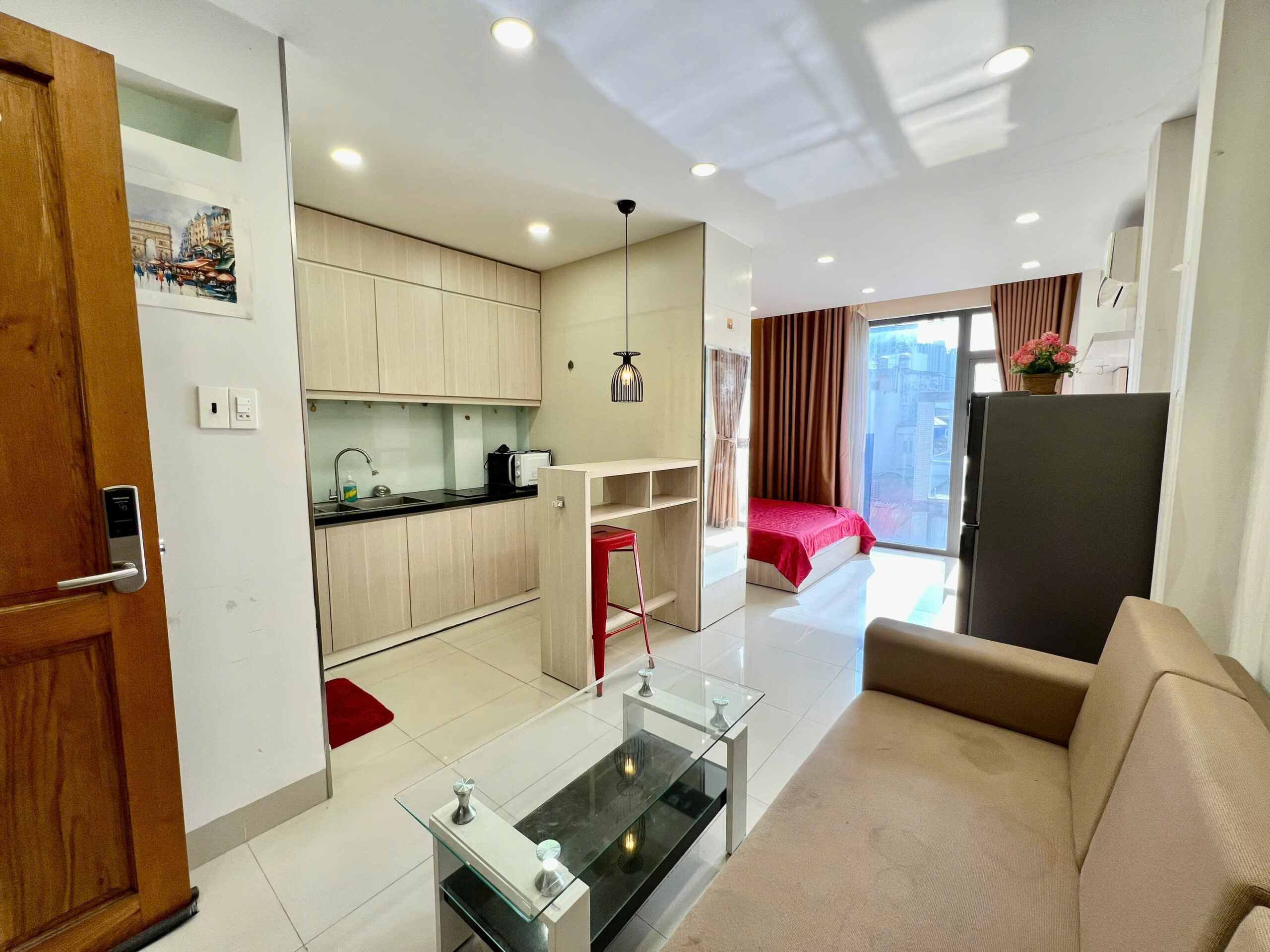 Studio cửa sổ lớn, giặt chung, bếp lớn